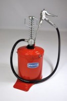 GREASE POWER 750 - ручной смазочный комплект, состоящий из подпружиненного насоса, емкость смазочного бочки 5 кг, гибкий шланг и раздаточное пистолет
